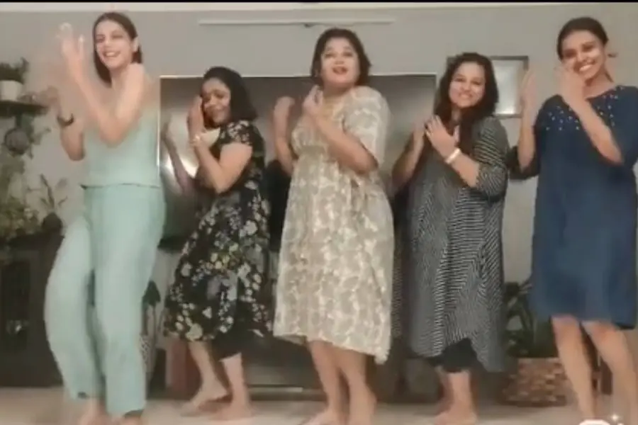 സയനോരയ്ക്കും സുഹൃത്തുക്കൾക്കും ഐക്യദാർഢ്യം; നൃത്ത വീഡിയോയുമായി സിതാരയും സംഘവും