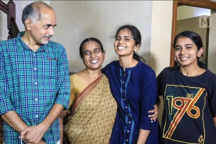 അമ്മയുടെ പ്രചോദനം വഴികാട്ടി, നാല് വര്ഷത്തെ പരിശ്രമം; റാങ്ക് നേട്ടത്തില് ഏറെ സന്തോഷമെന്ന് മീര