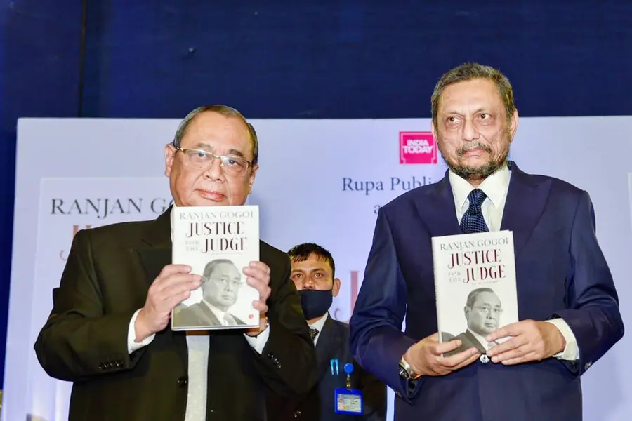 'അയോധ്യാ വിധിക്ക് ശേഷം ബെഞ്ച് അംഗങ്ങളെ അത്താഴത്തിന് കൊണ്ടുപോയി, വൈന് കഴിച്ചു'- ഗൊഗോയി