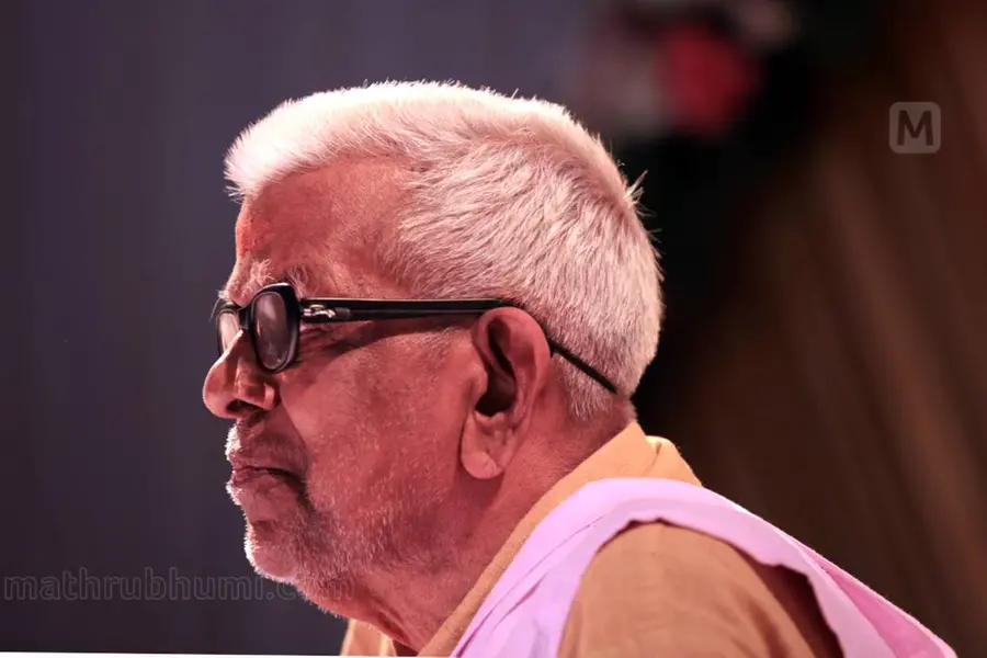 കവിതയില്‍ നിന്ന് ഇറങ്ങി നടന്ന ചില വരികള്‍- കല്പറ്റ നാരായണന്‍