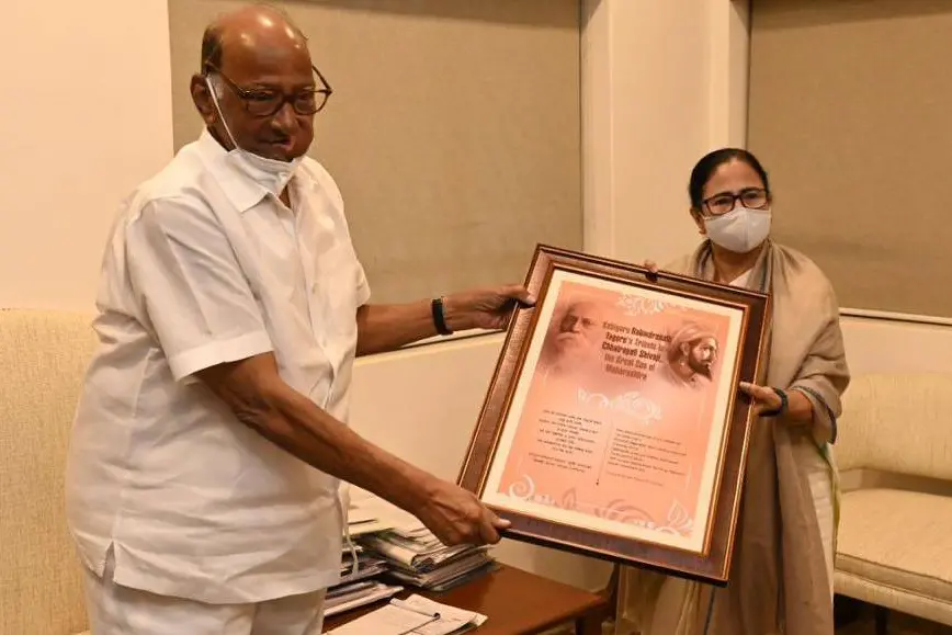 യു.പി.എ സഖ്യം ഇല്ലാതായി, ബി.ജെ.പിക്കെതിരേ പുതിയ കൂട്ടുകെട്ട് വേണം; പവാറിനെ കണ്ടശേഷം മമത