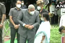 പശ്ചിമബംഗാൾ നിയമസഭയിൽ നാടകീയ രംഗങ്ങൾ; ഗവർണർ ഇറങ്ങിപ്പോയി