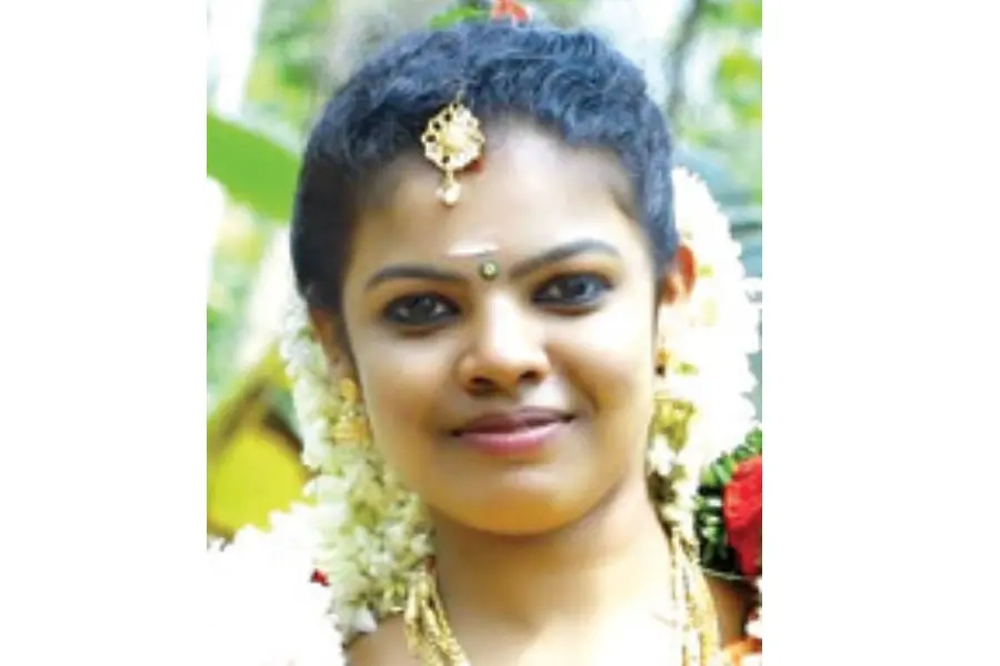 ഒരുവര്ഷം മുമ്പ് വിവാഹം, പുലര്ച്ചെ വീട്ടില്നിന്ന് കാണാതായി; യുവതി പാറക്കുളത്തില് മരിച്ചനിലയില്
