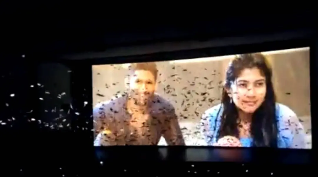ലവ് സ്റ്റോറി പ്രദർശിപ്പിക്കുന്ന തീയേറ്ററിൽ ആരാധകരുടെ ആഹ്ലാദ പ്രകടനം