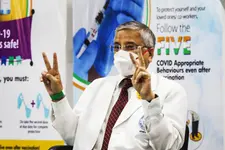 സ്‌കൂളുകള്‍ വീണ്ടും തുറക്കുന്നത് പരിഗണിക്കണമെന്ന് എയിംസ് ഡയറക്ടര്‍