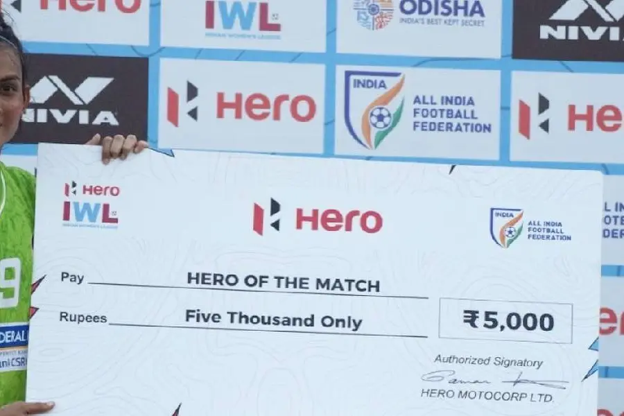 ഏറ്റവും മികച്ച താരത്തിനുള്ള സമ്മാനത്തുക 5000 രൂപ; ഇന്ത്യന് ഫുട്ബോള് ഫെഡറേഷനെതിരേ ആരാധകര്