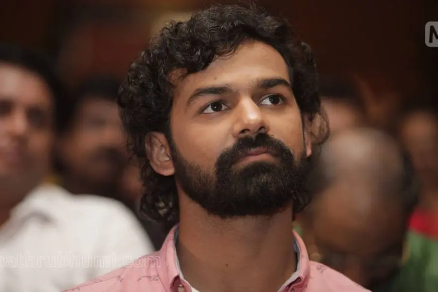 അപ്പോള് പ്രണവ് മോഹന്ലാല് പറഞ്ഞു; 'എന്റെ ബാഗ് ആരോ അടിച്ചുകൊണ്ടുപോയി, ഇനി ബാഗില്ലാതെ ജീവിക്കാം!'