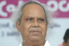 ഏതെങ്കിലും സംഭവങ്ങളിലോ,വ്യക്തികളോടോ ദേഷ്യം വന്നാല്‍ കവിതയെഴുതി പ്രതികരിച്ച പഴവിള!