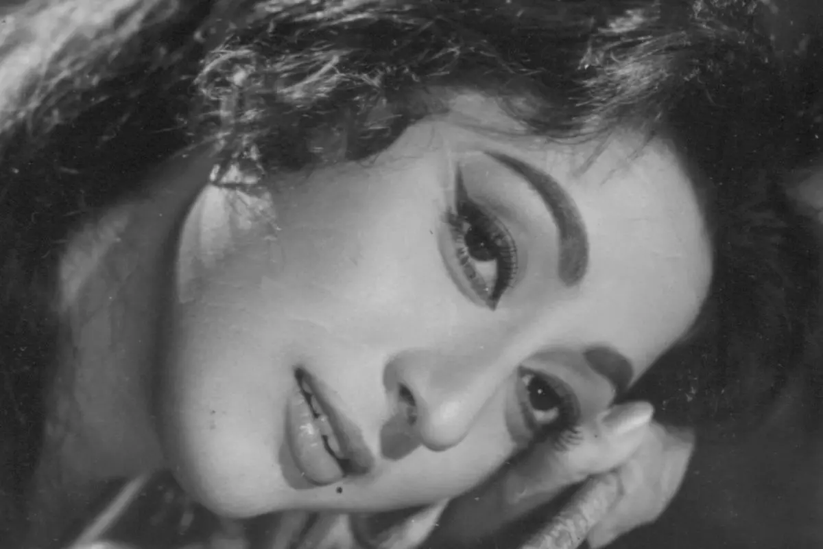 Mala Sinha, a leading Bollywood actress of the golden era, whose career was cut short by a shocking courtroom confession. Photo: X