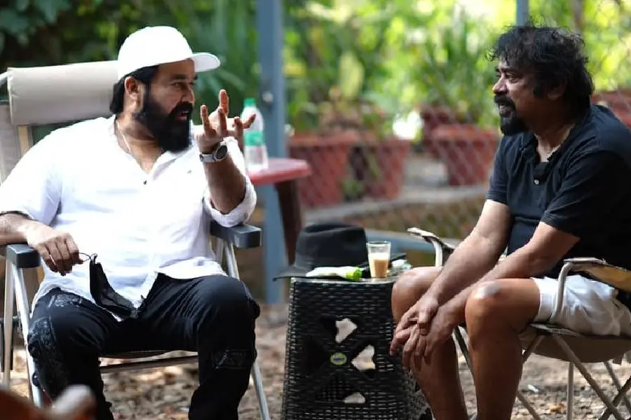 'ബറോസ് സെറ്റിൽ ഇടക്കിടെ കേൾക്കുന്ന മോനേ ദിനേശാ വിളികൾ, ലാൽ സർ എന്ന എനർജെറ്റിക്ക് ഐറ്റം'