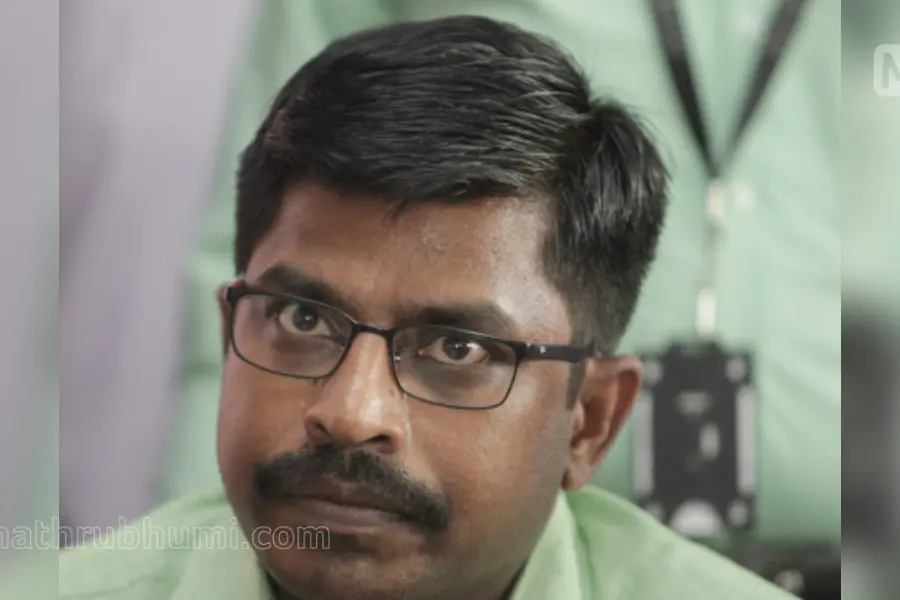 രാജമാണിക്യം ഐഎഎസ് സഞ്ചരിച്ച കാര് അപകടത്തില്പ്പെട്ടു