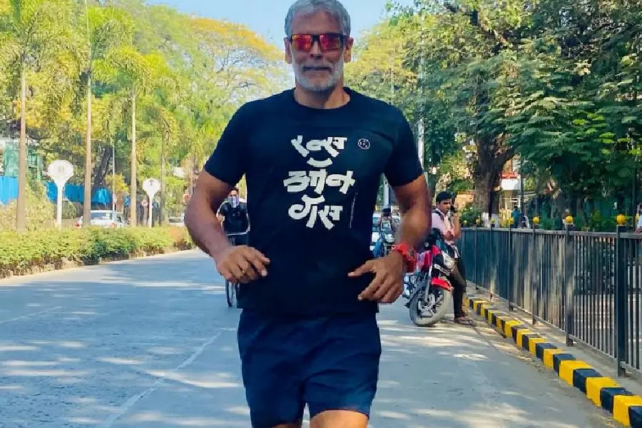 56-ാം വയസ്സില്‍ മിലിന്ദ് സോമന്‍ പറയുന്നു: 27 മിനിറ്റിനുള്ളില്‍ അഞ്ച് കിലോ മീറ്റര്‍ ഓട്ടം നിസ്സാരം!