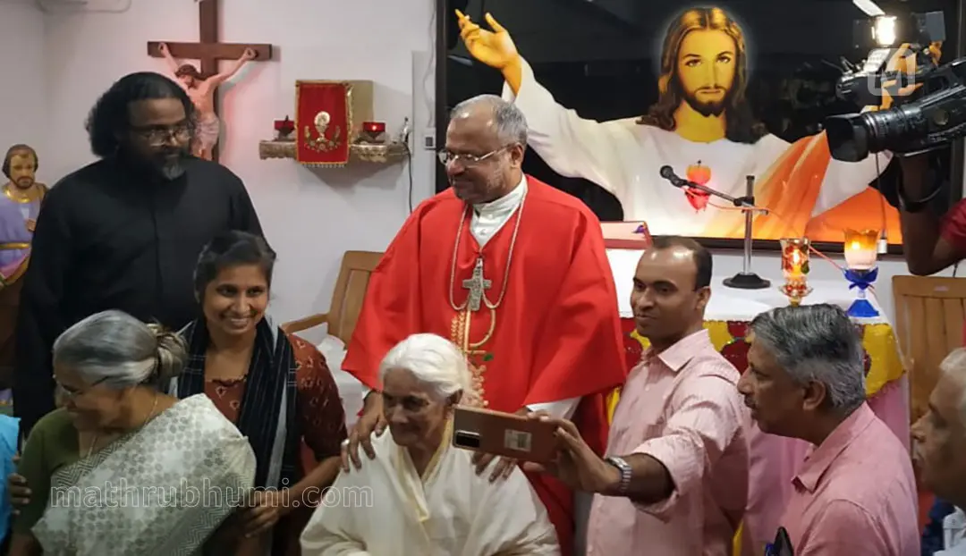 ബിഷപ്പ് ഫ്രാങ്കോ മുളയ്ക്കലിന്റെ പാട്ട് കുര്ബാനയില് നിന്ന് | Photo: Special Arrangement