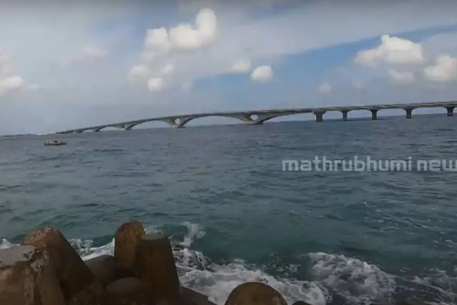 കടലിന്റെ ഓളങ്ങളിലേക്ക് നീണ്ടുനിവർന്ന് ഒരു പാലം, കുടുംബങ്ങൾക്ക് മാത്രം പ്രവേശനമുള്ള ബീച്ച്