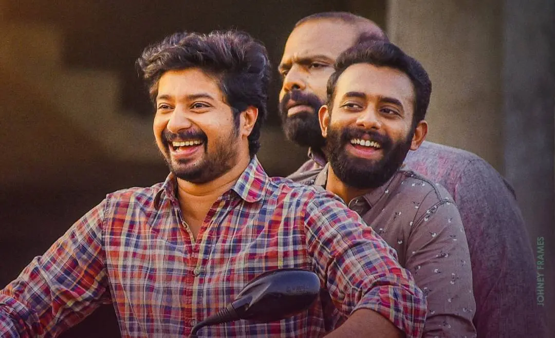മെമ്പര് രമേശന് 9-ാം വാര്ഡില് അര്ജുന് അശോകന്, ശബരീഷ് വര്മ്മ, ചെമ്പന് വിനോദ് ജോസ് എന്നിവര് | Photo-facebook.com/MemberRameshanFilm/photos/a.132328058293328/494499135409550/