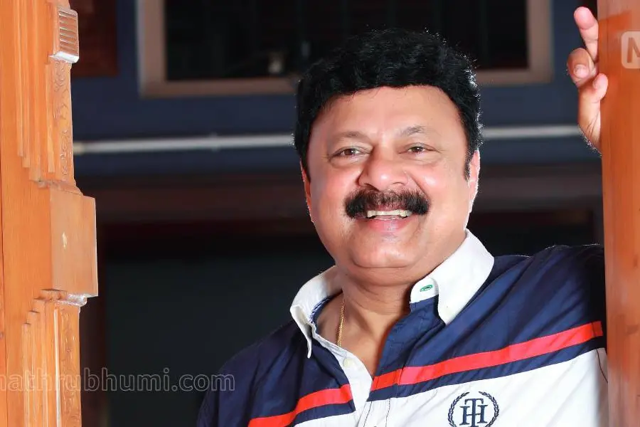 അച്ചായനെ ഹീറോ ആക്കുകയാണെന്ന് പൃഥ്വി, എന്നാൽ നിനക്കെന്റെ വീടും പറമ്പും എഴുതിത്തരാമെന്ന് മറുപടി