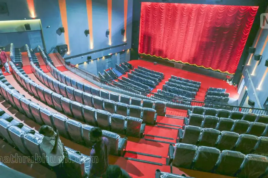 തിയേറ്റർ ഉടമകളുടെ ഹർജി തിങ്കളാഴ്ച പരിഗണിക്കും