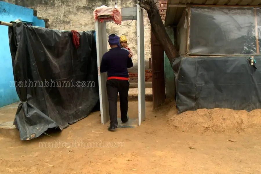 ഭീഷണികള്ക്കു നടുവിലെ ഹാഥ് റാസ് ജീവിതം