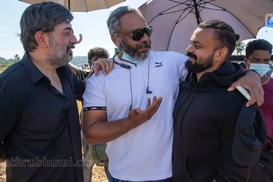 അരവിന്ദ് സാമിയുടെ 'ചാക്കോച്ചാന്'; 90-ലെ പ്രണയനായകന്മാര് ഒന്നിക്കുമ്പോള്