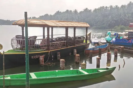 ജലയാത്രയ്ക്ക് ഒരുങ്ങിക്കോളൂ... അകലാപ്പുഴയിൽ ശിക്കാര ബോട്ടുകളെത്തി