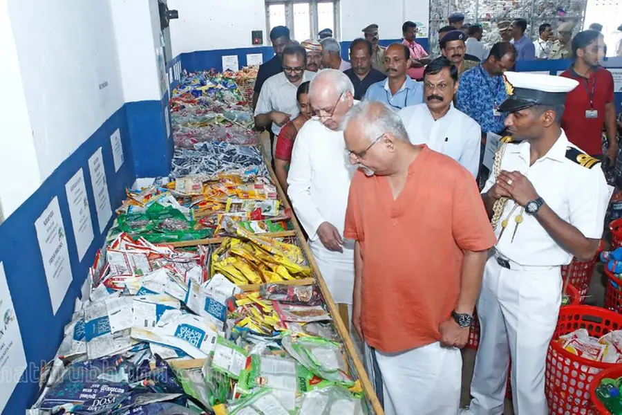മൂന്ന് മാസം കൊണ്ട് ഒറ്റ വാര്ഡിൽ നിന്ന് ശേഖരിച്ചത് 9000 കിലോ അജൈവ മാലിന്യം,മാതൃകയായി എന്റെ എടക്കാട്