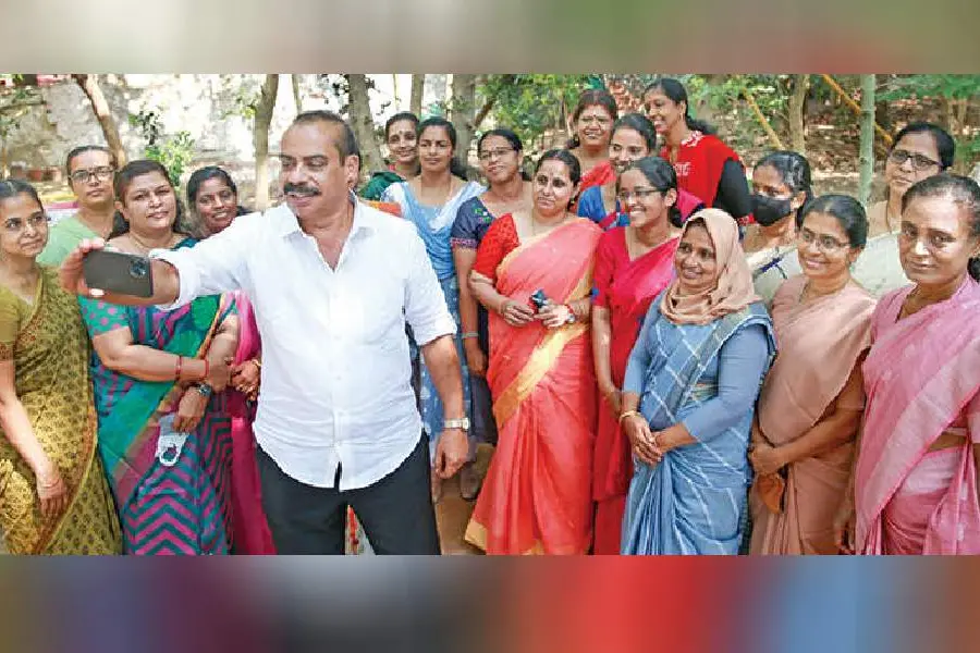 'എന്റെ സിനിമയിലെ സ്ത്രീകള് തോല്ക്കാറില്ല, മറ്റുള്ളവര് അത് ചെയ്യുന്നത് കൈയടി കിട്ടാന്'