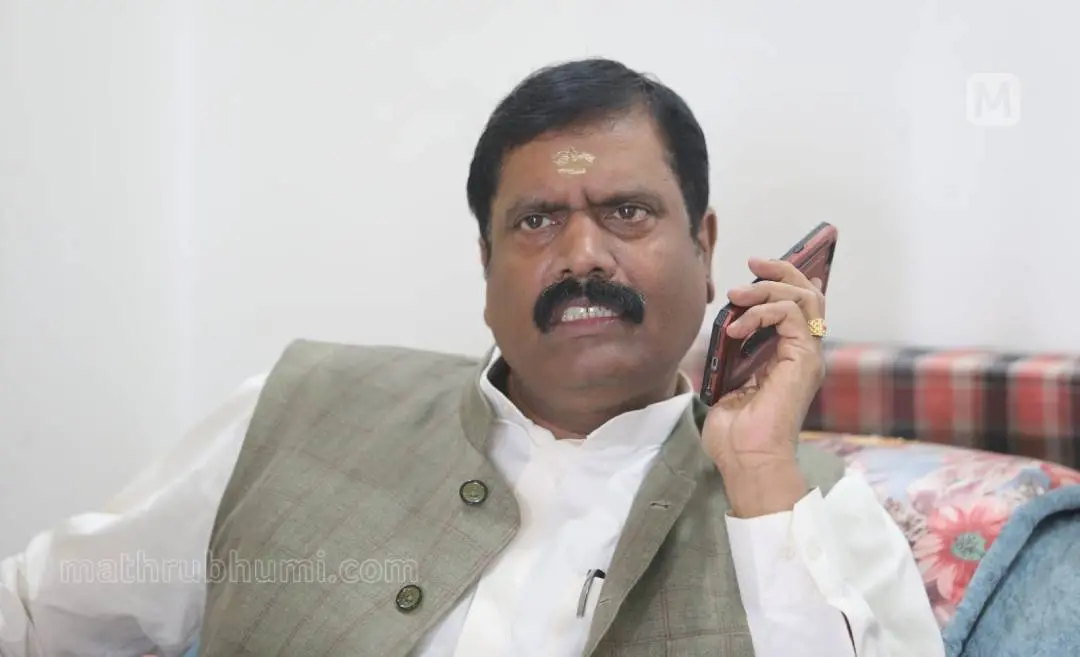 അരവിന്ദ് മേനോന് ഖൊരഖ്പുരിലെ വസതിയില് | ഫോട്ടോ: പി.ജി. ഉണ്ണിക്കൃഷ്ണന്