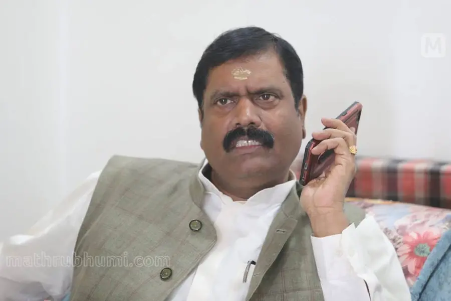ഖൊരഖ്പുര് കോട്ട കാക്കാന് യോഗിക്ക് കൂട്ട് മലയാളി