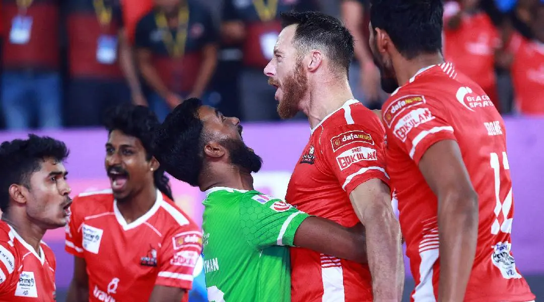 പ്രൈംവോളിബോൾ ലീഗിൽ സെമിഫൈനലിൽ കടന്ന കാലിക്കറ്റ് ഹീറോസ് ടീമിന്റെ ആഘോഷം