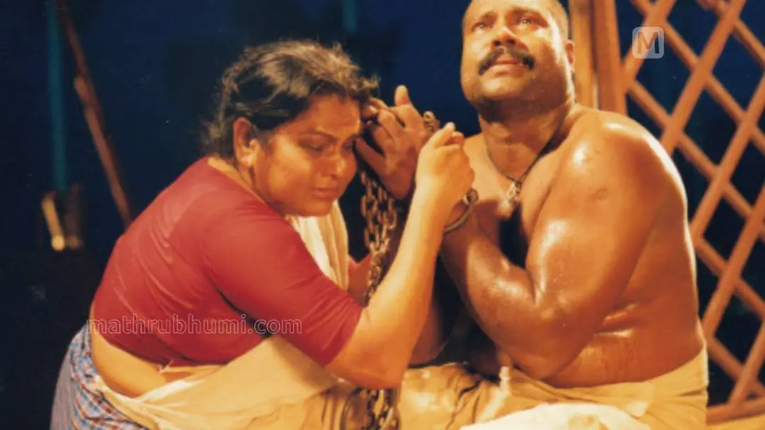 കെ.പി.എ.സി ലളിത കലാഭവന്‍ മണിയ്‌ക്കൊപ്പം വാല്‍ക്കണ്ണാടി എന്ന ചിത്രത്തില്‍