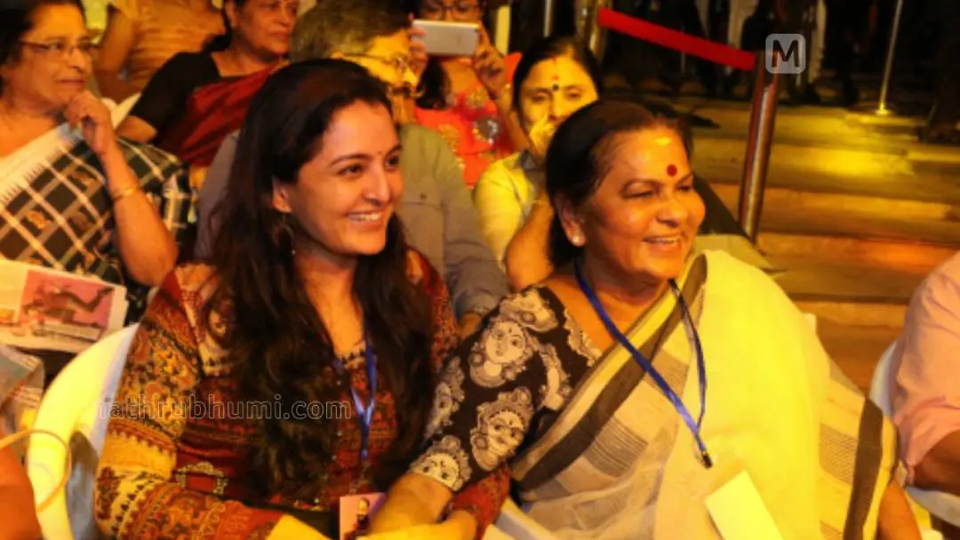 കെ.പി.എ.സി ലളിതയ്ക്കൊപ്പം മഞ്ജു വാര്യര്