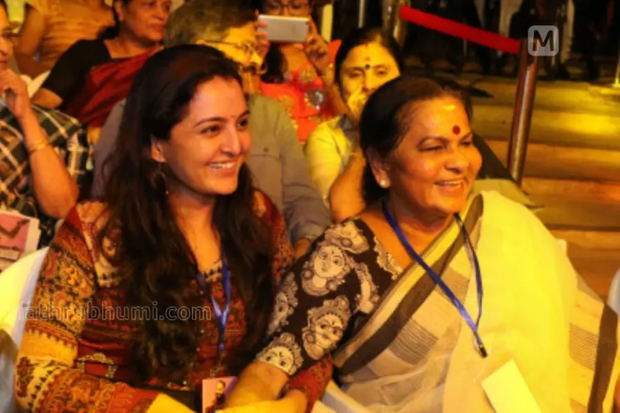 അമ്മയെപ്പോലെ സ്നേഹിച്ചിരുന്ന ഒരാള് ആണ് യാത്രയാകുന്നത്- മഞ്ജു വാര്യര്