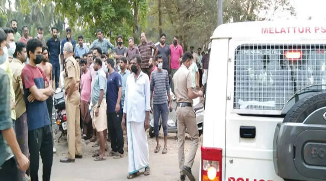 സ്വകാര്യ ബസിനുള്ളില്‍ മുളകുപൊടിപ്രയോഗം നടത്തിയ സംഭവത്തില്‍ പോലീസ് അന്വേഷണത്തിനെത്തിയപ്പോള്‍