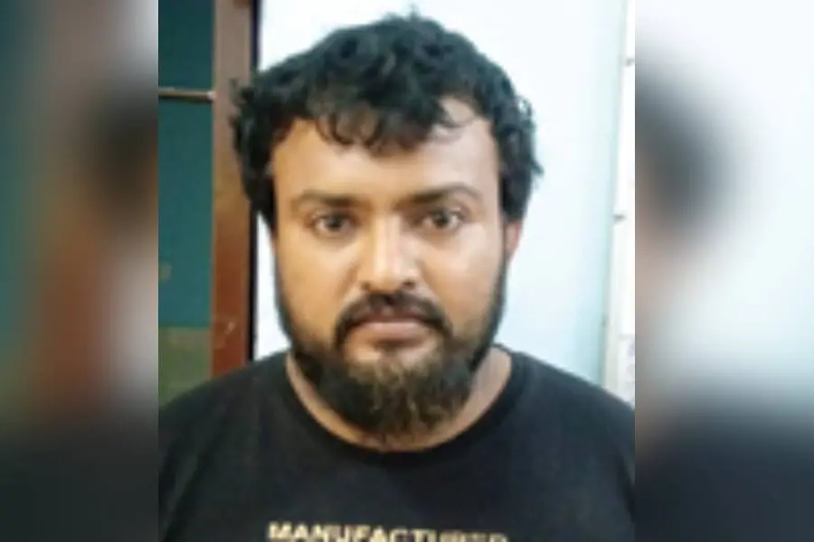 കോവിഡ് കാലത്ത് ബസ്സുടമ വ്യാജമദ്യ വില്പ്പനയ്ക്കിറങ്ങി; 10 കുപ്പി വ്യാജമദ്യവുമായി പിടിയില്