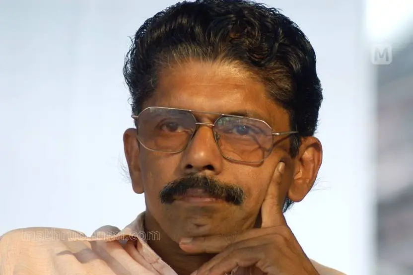 എല്ലാകൃതികളും ആവശ്യപ്പെട്ട വായനക്കാരന്‍; സ്വന്തം പുസ്തകം സൂക്ഷിക്കാനറിയാത്ത എഴുത്തുകാരന്‍!