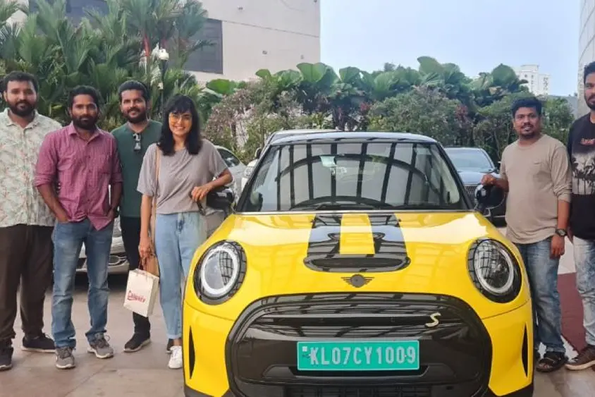 മഞ്ജു വാര്യരുടെ യാത്ര ഇനി ഇലക്ട്രിക് മിനി കൂപ്പറിനൊപ്പം