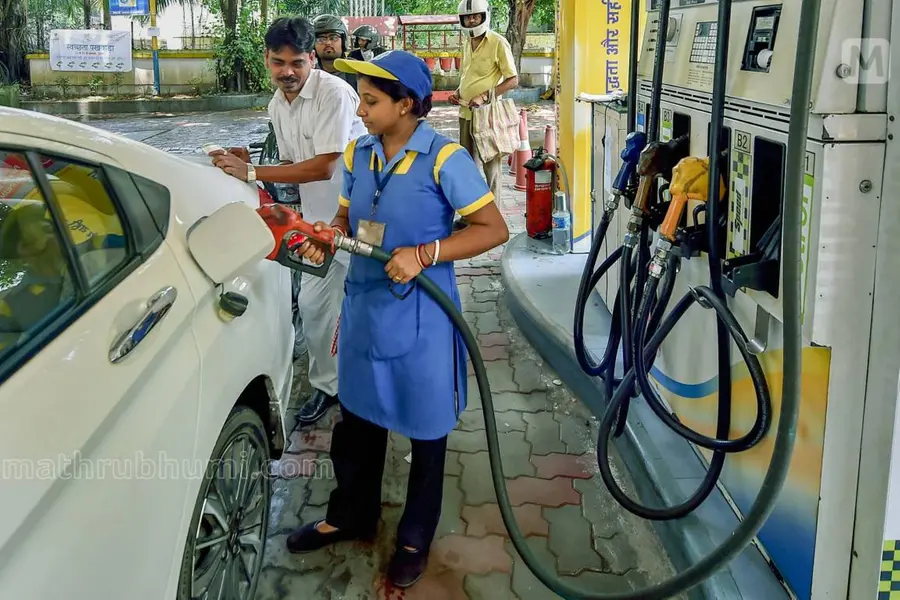 അന്താരാഷ്ട്ര വില ഉയരത്തില്; പെട്രോളും ഡീസലും വില്ക്കുന്നത് വന് നഷ്ടത്തിലെന്ന് കമ്പനികള്