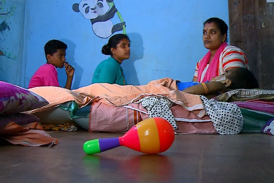'ബസ്സിന് പറ്റും.. പക്ഷേ, ജീവിതത്തിന് എങ്ങനെ സഡന് ബ്രേക്കിടും സര്'