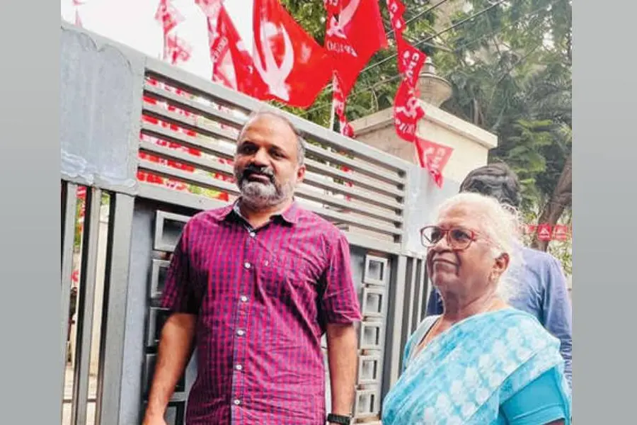 'ഇത്രയും കാലം ആ നാലുചുവരുകള്ക്കുള്ളില്, ഇനി കുറെ യാത്രചെയ്യണം; കേരളത്തില് ഉടന്വരും' -പേരറിവാളന്