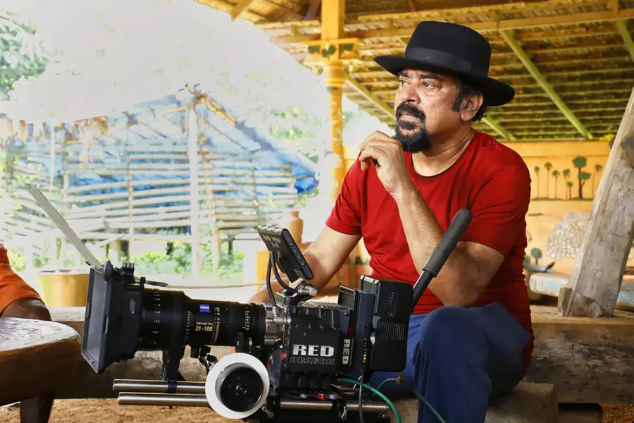കാന് ചലച്ചിത്രമേളയില് പുരസ്കാരം; ഇന്ത്യന് സിനിമയുടെ യശസ്സുയര്ത്തി സന്തോഷ് ശിവന്
