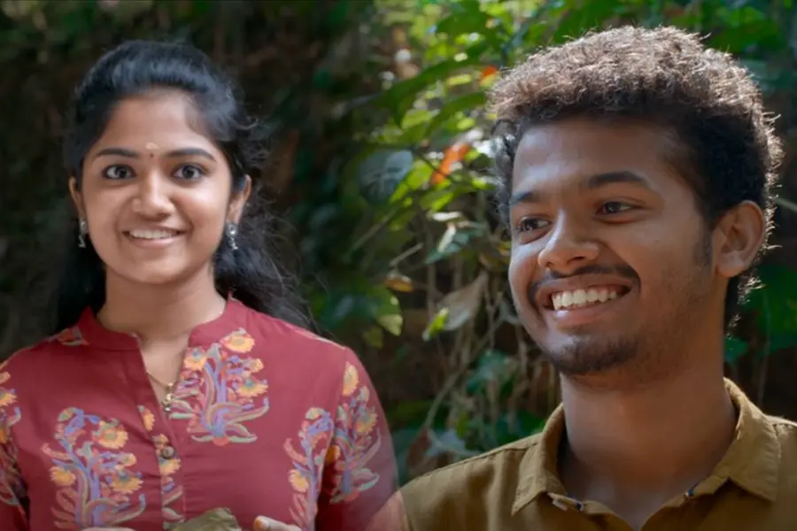 'കണ്ണ് കൊണ്ട് നുള്ളി നീ ഉള്ളിലങ്ങനെ'; 'പ്രകാശൻ പറക്കട്ടെ'യിലെ മനോഹര ഗാനം ഇതാ