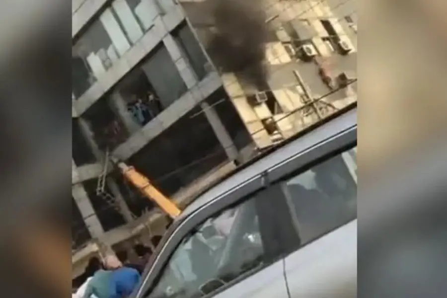 തീപ്പിടിത്തം: 30ഓളം പേരെ കാണാനില്ല; കെട്ടിടത്തില്‍നിന്ന് പ്രാണരക്ഷാര്‍ഥം ചാടുന്ന ദൃശ്യങ്ങള്‍ പുറത്ത്