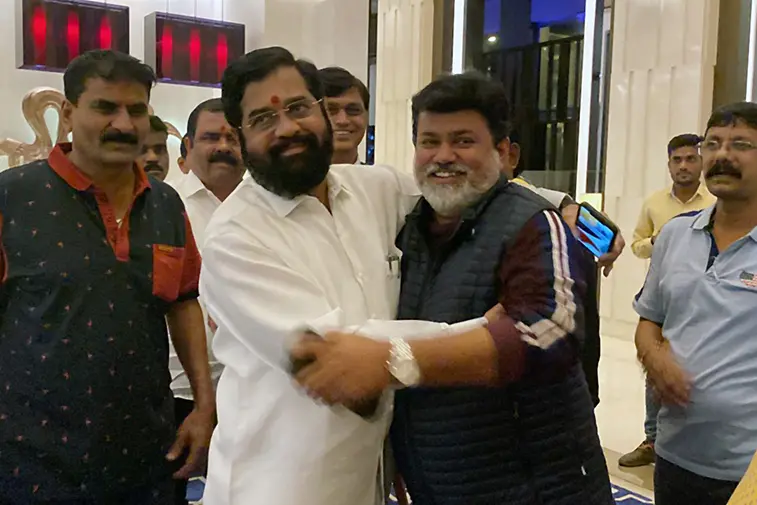 ഷിന്ദേയ്ക്കും സംഘത്തിനും ആശ്വാസം; അയോഗ്യതാ നോട്ടീസില് മറുപടി നല്കാനുള്ള തീയതി നീട്ടി സുപ്രീംകോടതി