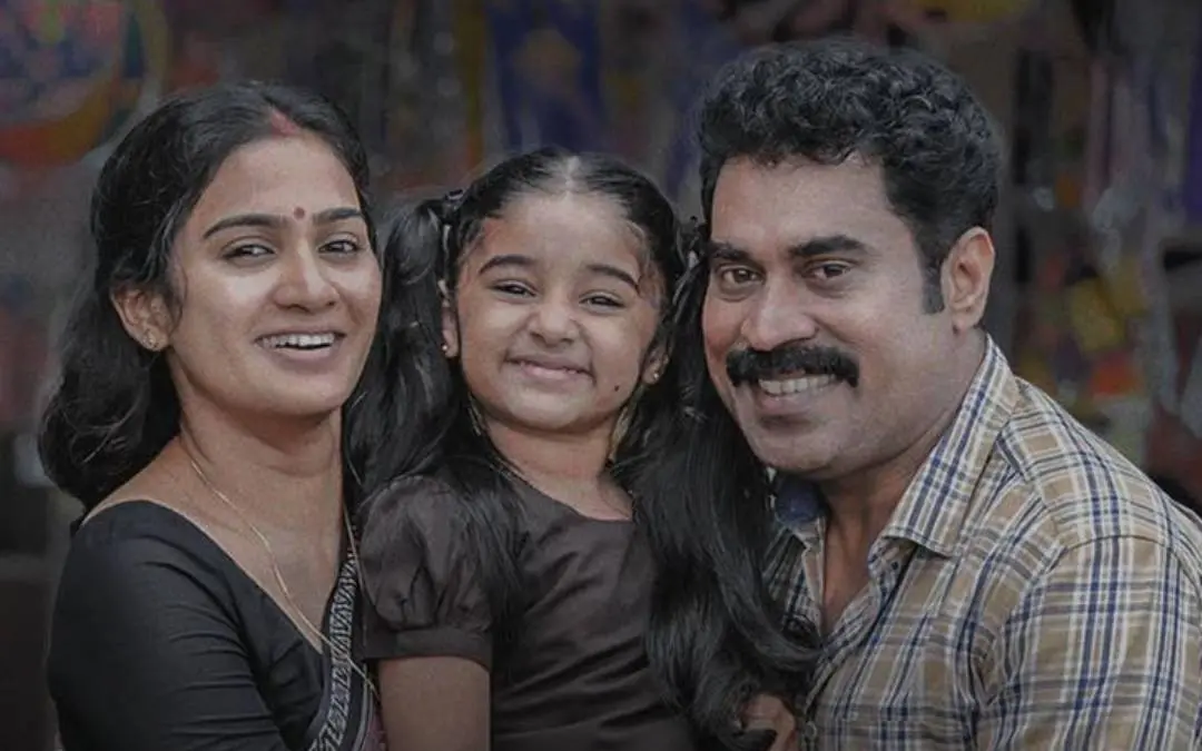 പത്താം വളവ് സിനിമയിൽ അദിതി രവി, കൺമണി, സുരാജ് വെഞ്ഞാറമ്മൂട് എന്നിവർ