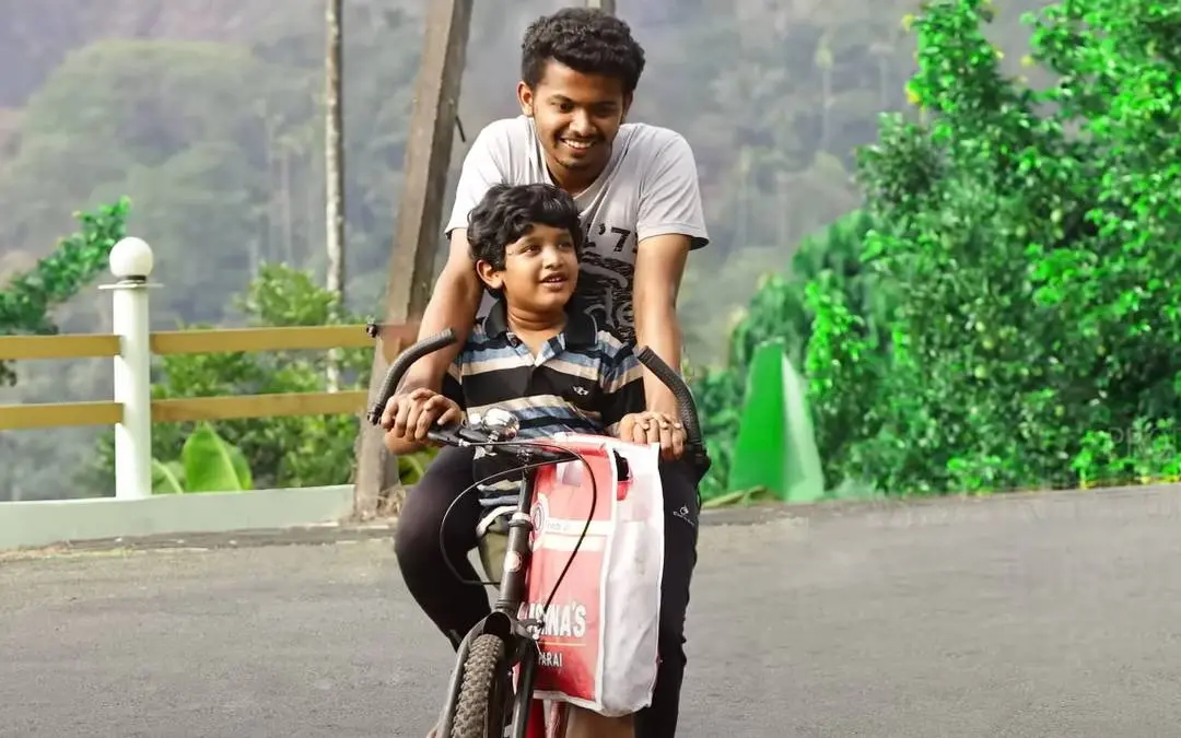 പ്രകാശൻ പറക്കട്ടേയിലെ പുതിയ ഗാനരംഗത്തിൽ നിന്ന്