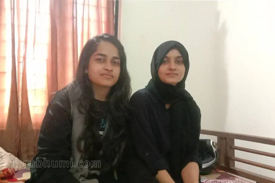 ഫാത്തിമയെ ആദിലയ്ക്കൊപ്പം വിട്ട് ഹൈക്കോടതി; ഇരുവര്ക്കും ഒന്നിച്ചു ജീവിക്കാന് അനുമതി