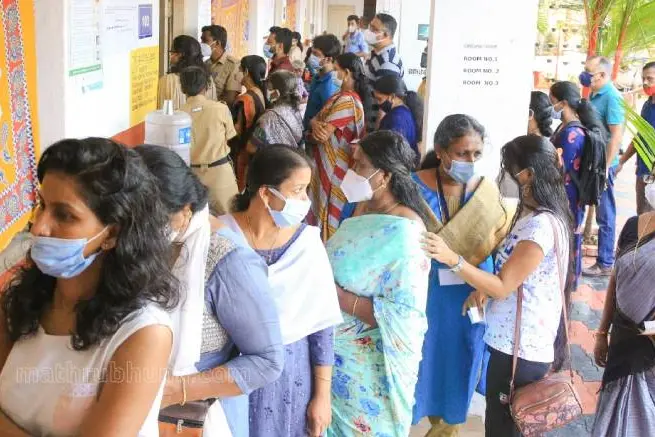 വിധിയെഴുതി തൃക്കാക്കര; 68.75 ശതമാനം പോളിങ്, പ്രതീക്ഷയോടെ മുന്നണികള്