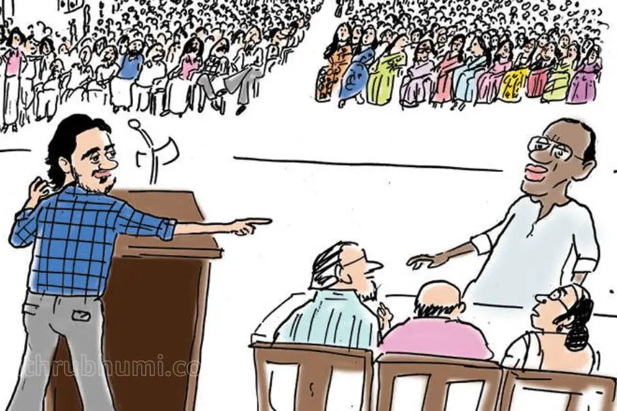 അഴീക്കോട് മൈക്കിനടുത്തേക്ക് വരുന്നു,ഞാന്‍ ഒറ്റക്കുതിപ്പിന് വേദിയിലെത്തി മൈക്ക് കൈക്കലാക്കുന്നു...
