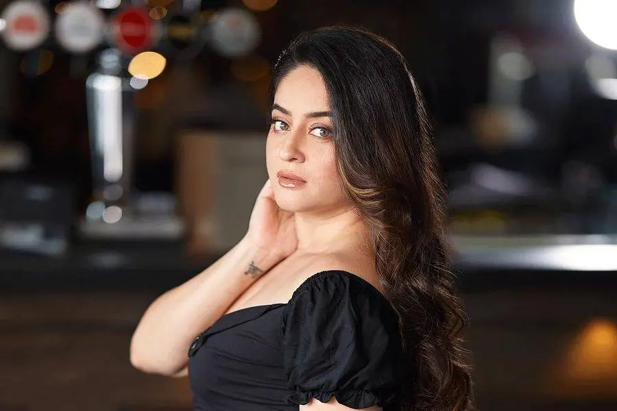 വണ്ടി ഇടിപ്പിച്ചു, ബലാത്സംഗ ഭീഷണി മുഴക്കി; ആളെ കണ്ടെത്താൻ സഹായിക്കണമെന്ന് നടി