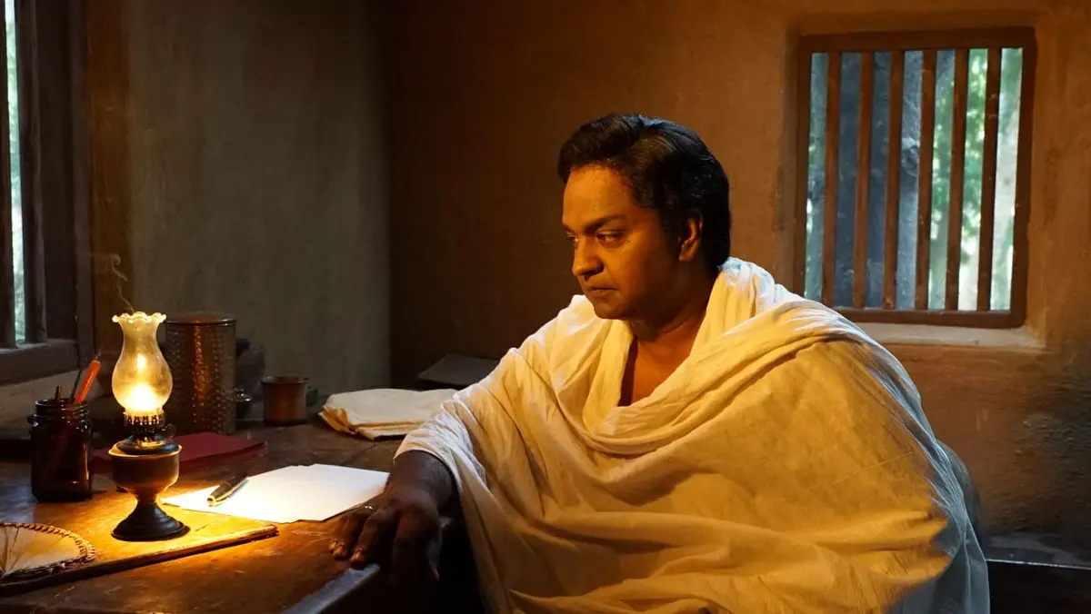 കുമാരനാശാനായി വേഷമിട്ട ശ്രീവത്സൻ ജെ. മേനോൻ